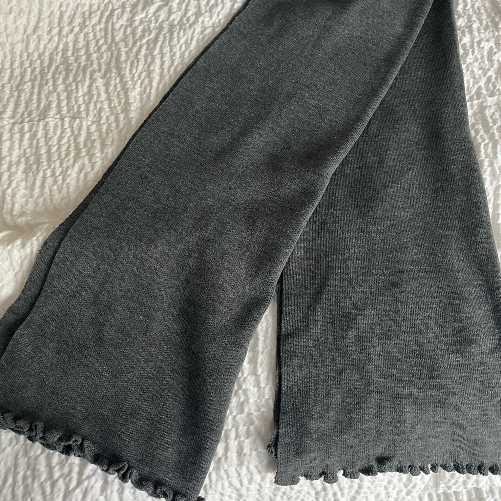 New WOT Long chawl/ scarf - Picture 3 of 4